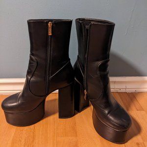 LAMODA Black Faux Leather Platform Boots - Size 8 US